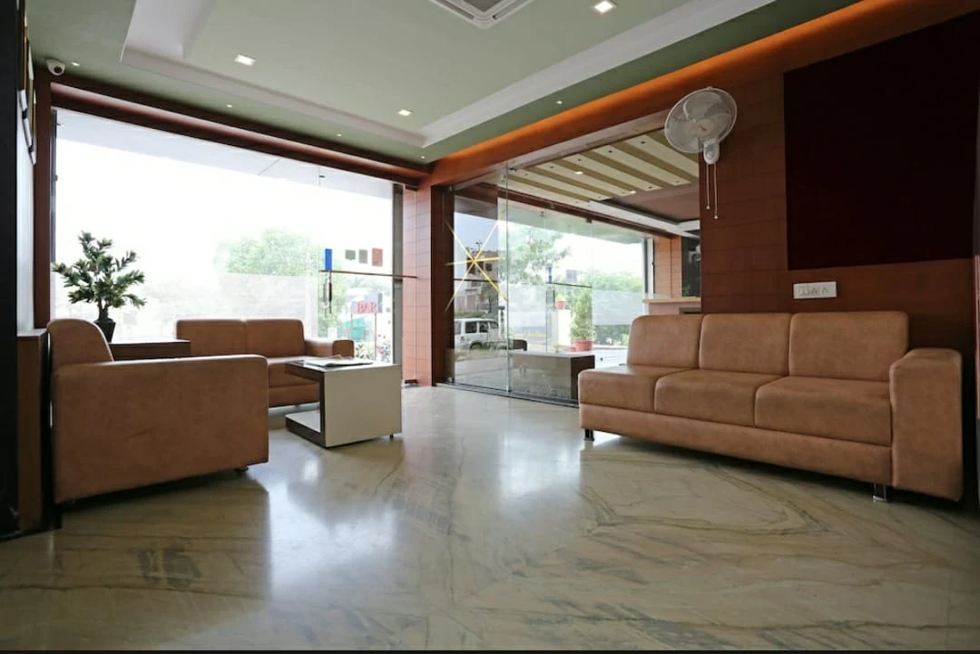 Hotel Greenland reception and lobby
